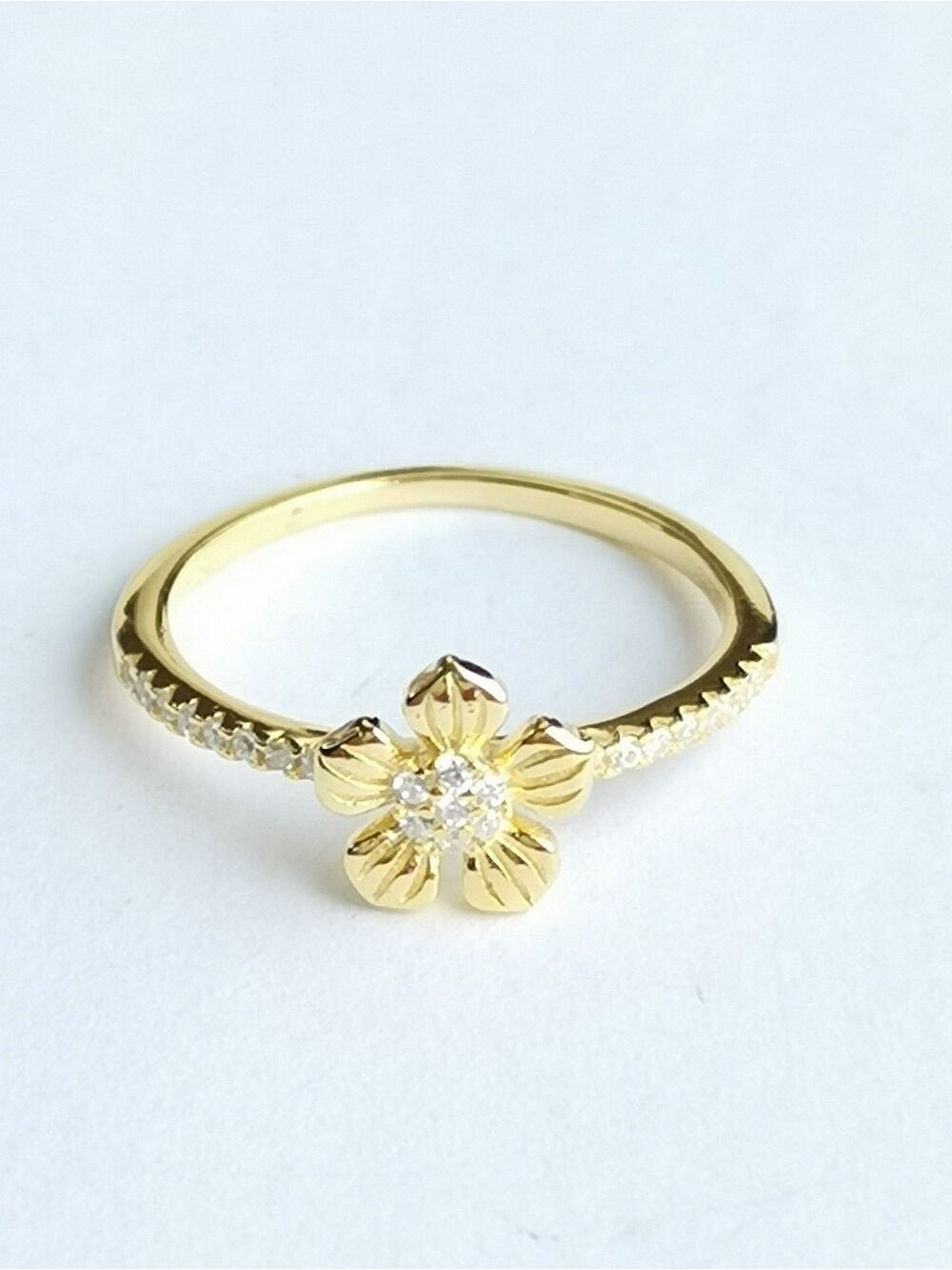 CZ Flower ring 14k Gold On Sterling Silver size 6 🆕